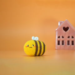 Knitty Critters - Adorables - Billie The Bee | DIY Amigurumi Crochet Kit