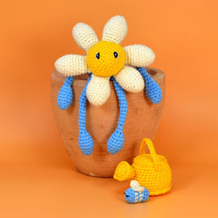 Knitty Critters - Blossom Time - White Daisy | DIY Amigurumi Crochet Kit