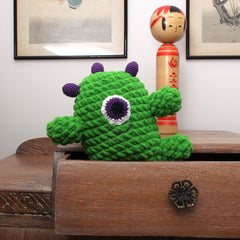 Knitty Critters - Cheeky Chums - Alien | DIY Amigurumi Crochet Kit