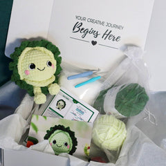 Hello Artisan Box - Suzy Savoy - Crochet kit gift box