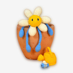 Knitty Critters - Blossom Time - White Daisy | DIY Amigurumi Crochet Kit