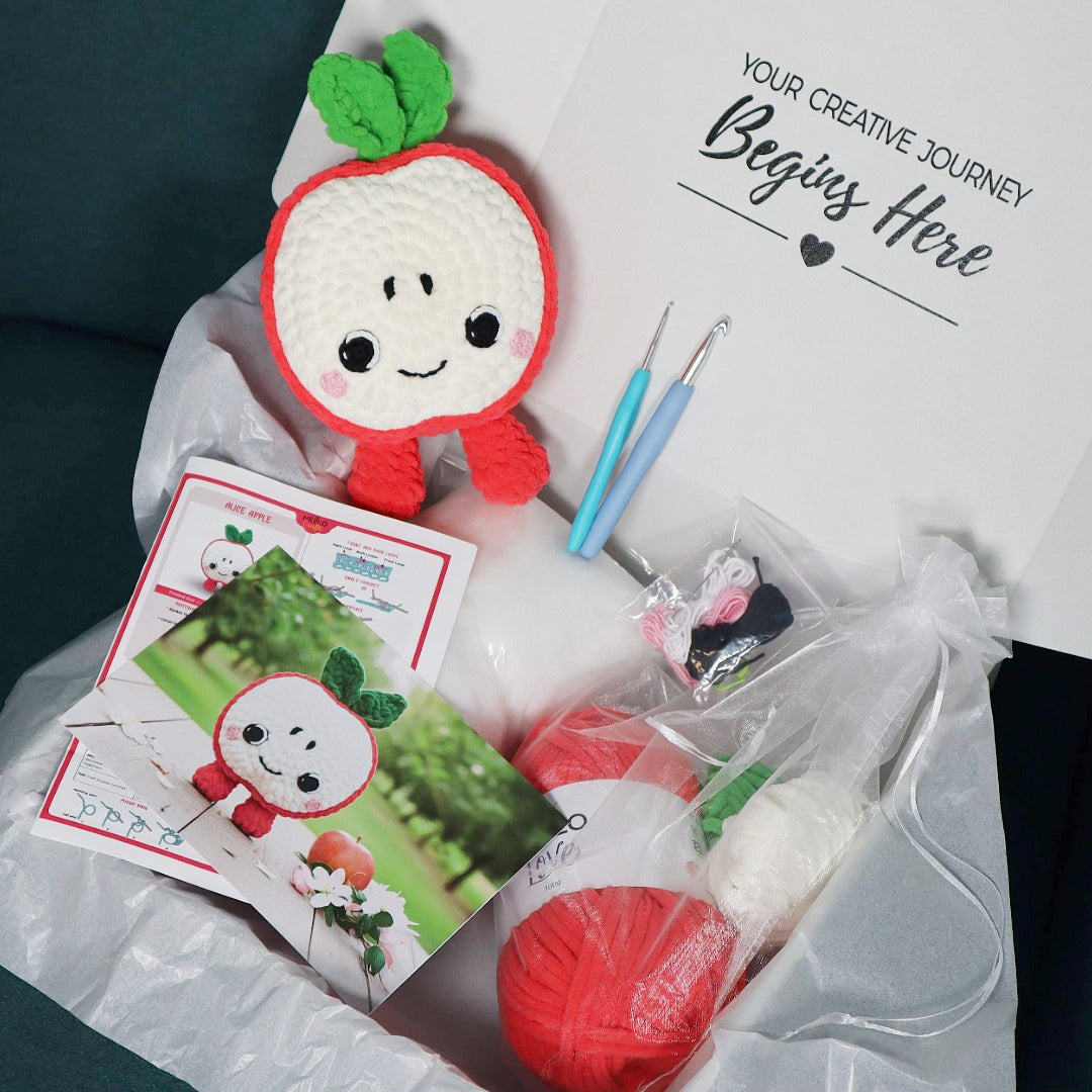Hello Artisan Box - Alice Apple - Crochet kit gift box