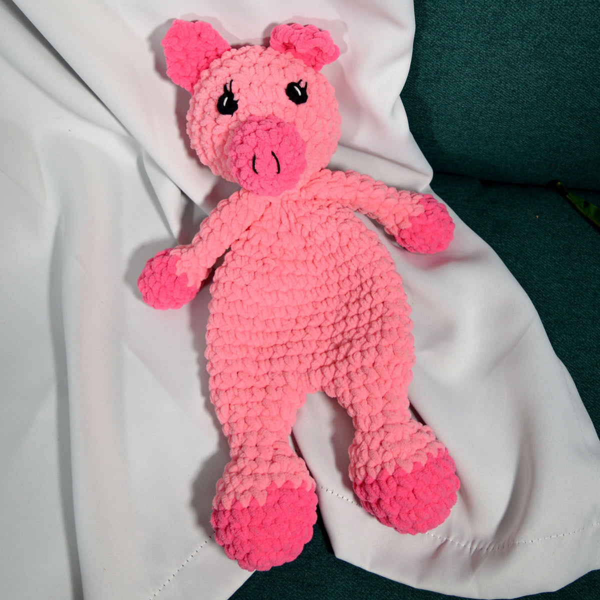 Stan Can - Snuggle Buddies - Penelope Pig | DIY Amigurumi Crochet Kit