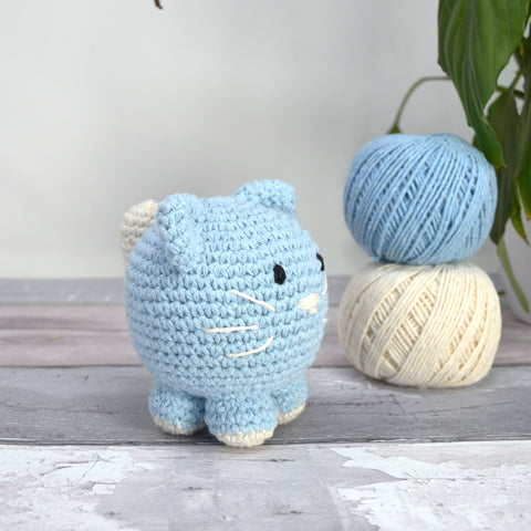 Knitty Critters - Cubies - Eleanor Cat | DIY Amigurumi Crochet Kit