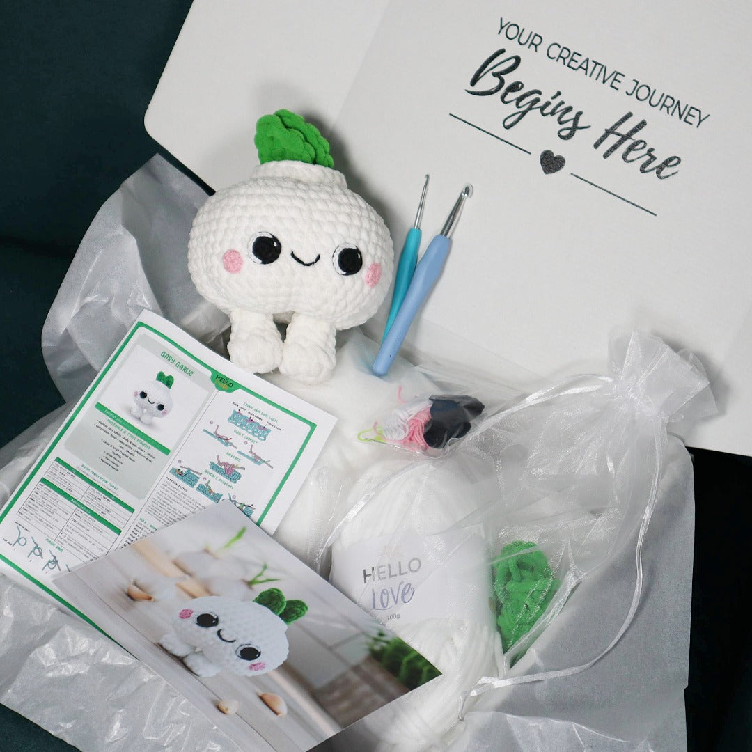 Hello Artisan Box - Gary Garlic - Crochet kit gift box