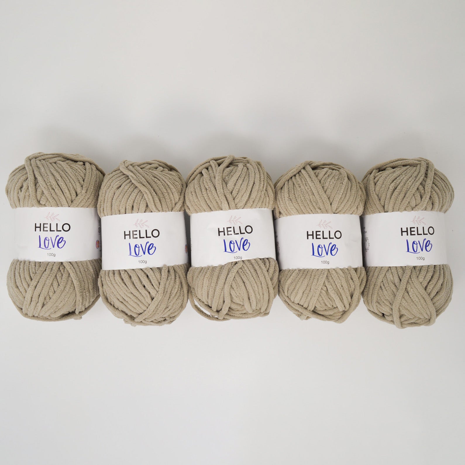 Pack of 5 x 100g Hello Love Super Chunky Yarn – Multiple Colour Choices