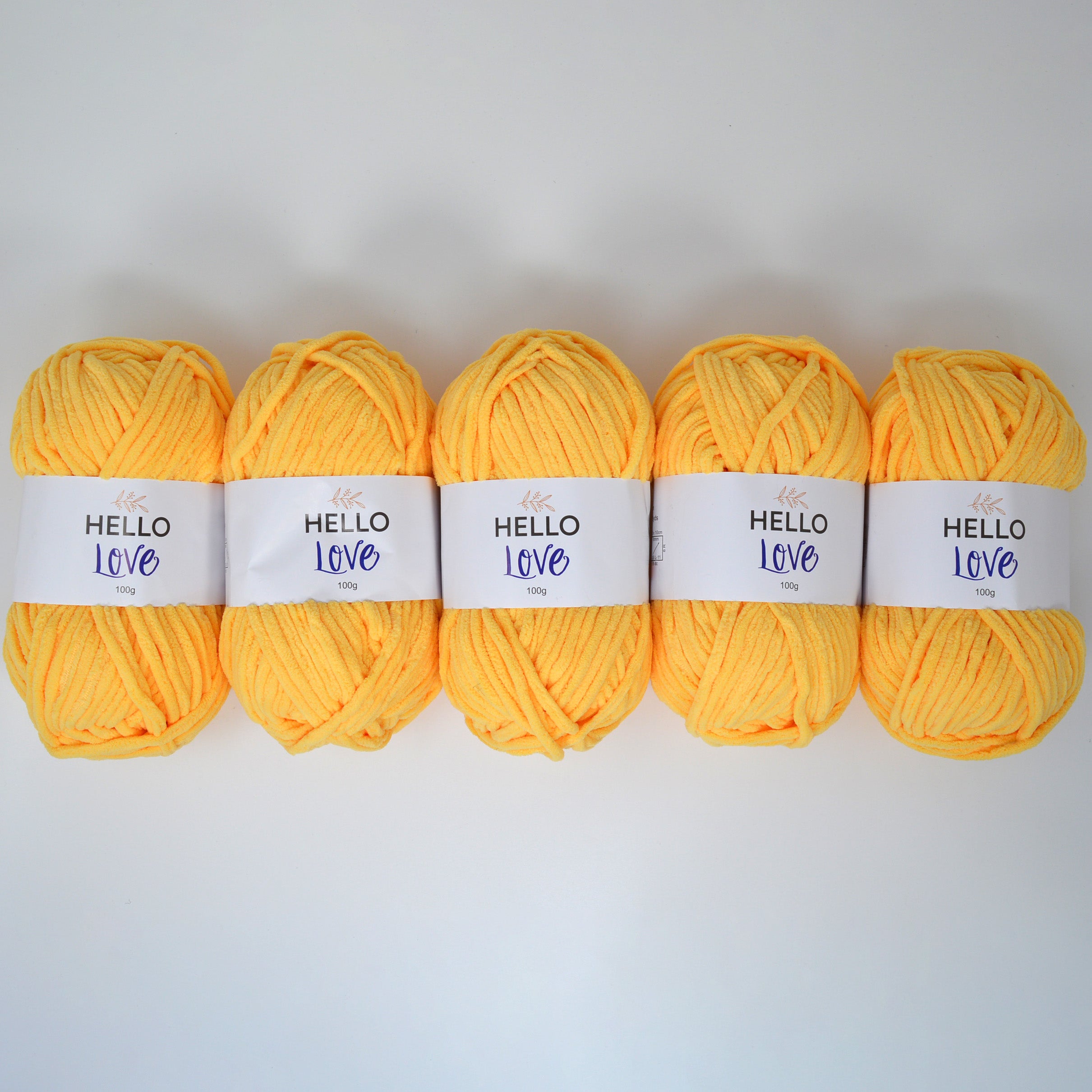 Pack of 5 x 100g Hello Love Super Chunky Yarn – Multiple Colour Choices