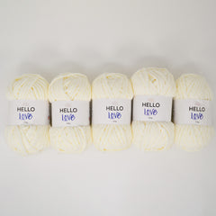 Pack of 5 x 100g Hello Love Super Chunky Yarn – Multiple Colour Choices