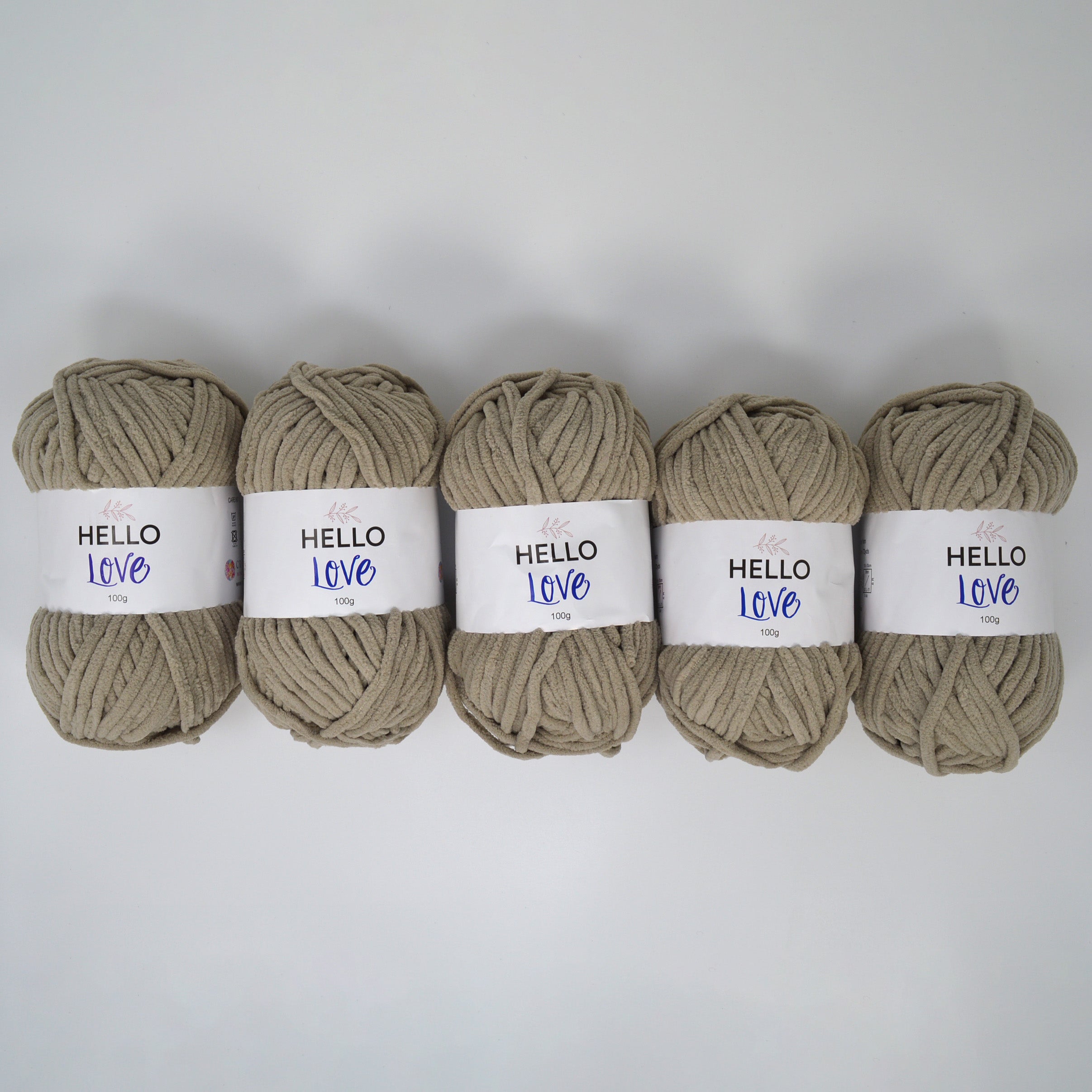 Pack of 5 x 100g Hello Love Super Chunky Yarn – Multiple Colour Choices