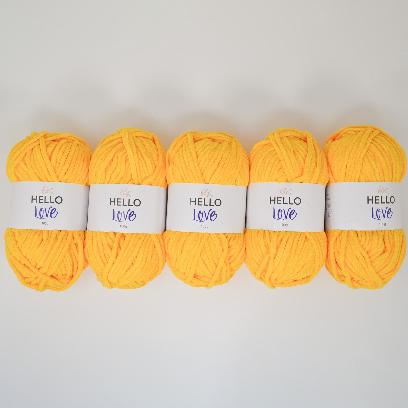 Pack of 5 x 100g Hello Love Super Chunky Yarn – Multiple Colour Choices