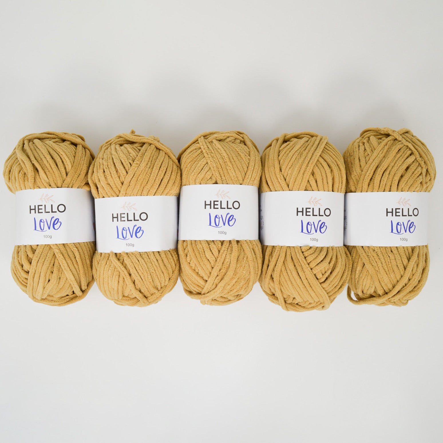 Pack of 5 x 100g Hello Love Super Chunky Yarn – Multiple Colour Choices
