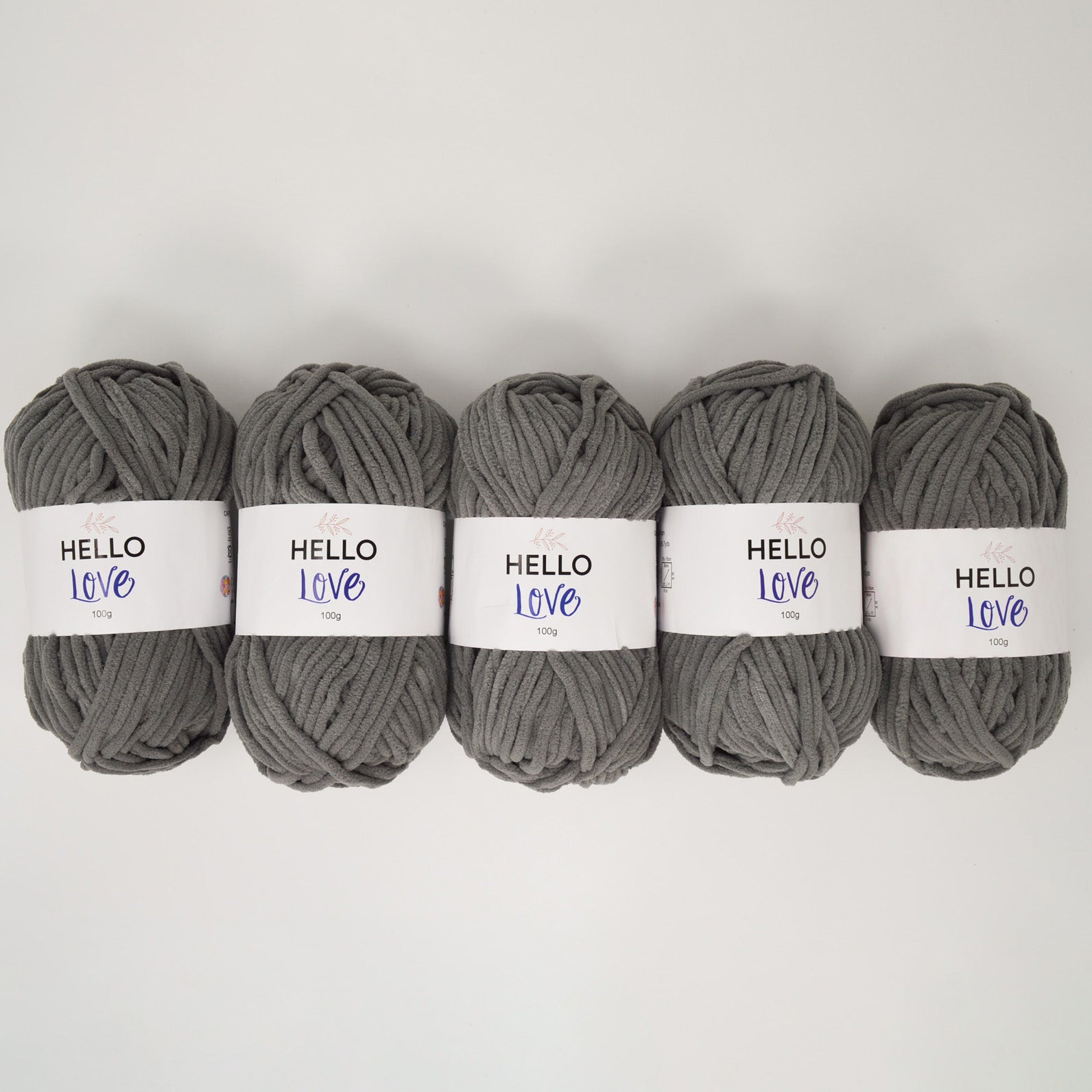 Pack of 5 x 100g Hello Love Super Chunky Yarn – Multiple Colour Choices