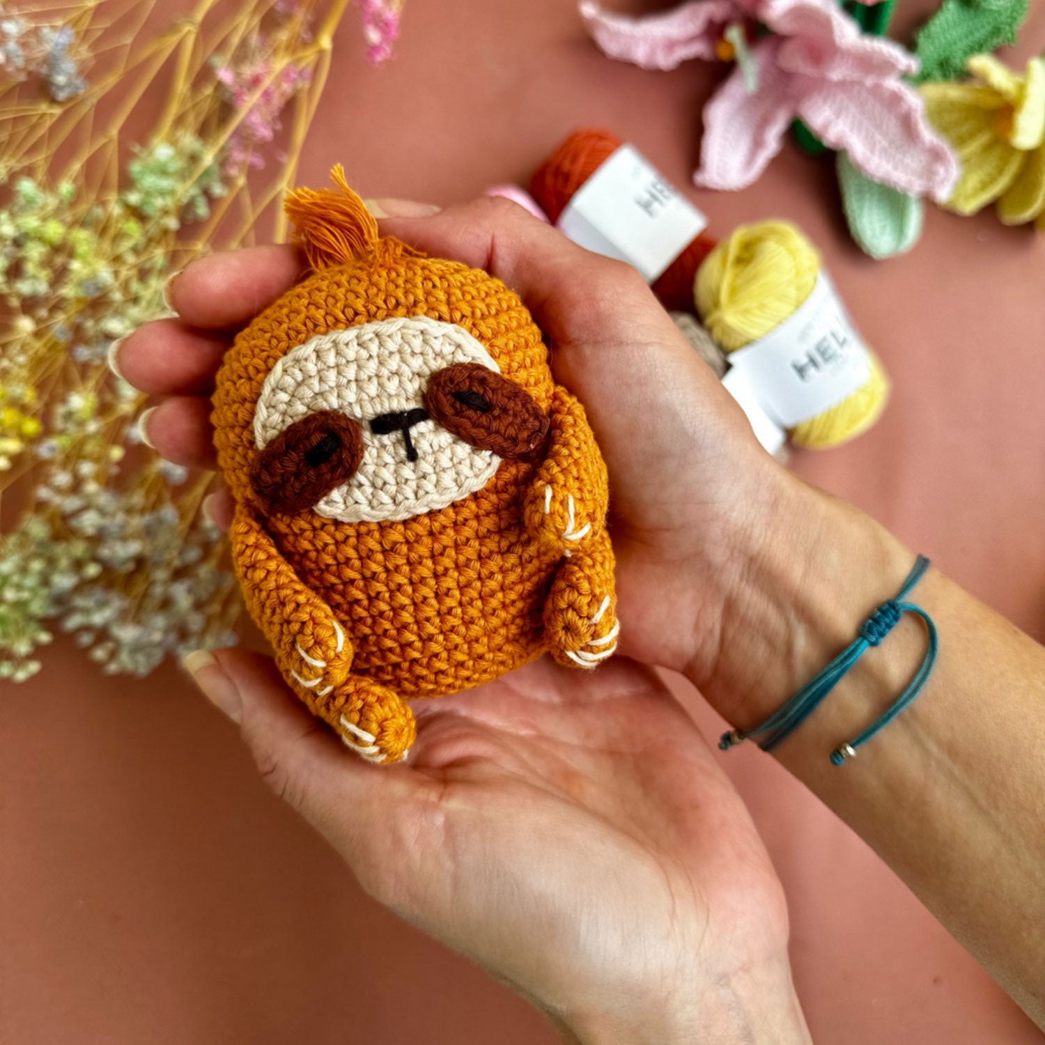 Knitty Critters - Pouch Pals | Sarah Sloth | DIY Amigurumi Crochet Kit