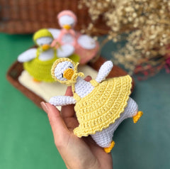 Knitty Critters - Easter - Silly Goose | DIY Amigurumi Crochet Kit